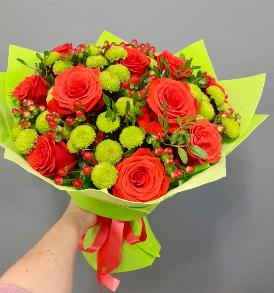 Букет цветов из: Хризантемы и Розы в Каскара