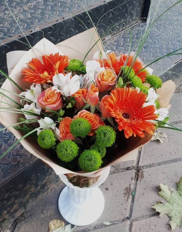 Букет цветов из: Герберы, Хризантемы, Альстромерии и Розы в Каскара