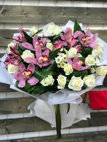 Букет цветов из: Розы и Хризантемы в Каскара