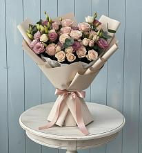 Букет цветов из:  Розы и Лизиантусы в Каскара