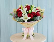 Букет цветов из:  Лилии и Розы в Каскара