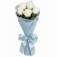 Букет 5 Белых роз Проуд в Каскара