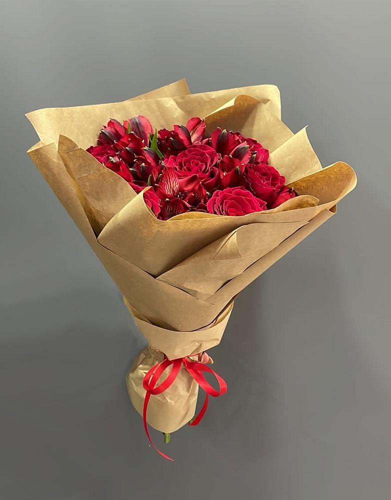 Букет цветов из: Альстромерии и Розы в Каскара