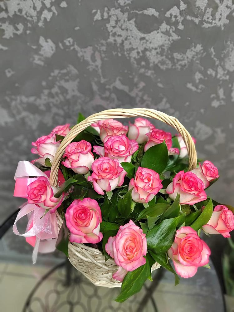 Цветочная композиция из Розы в корзине в Каскара