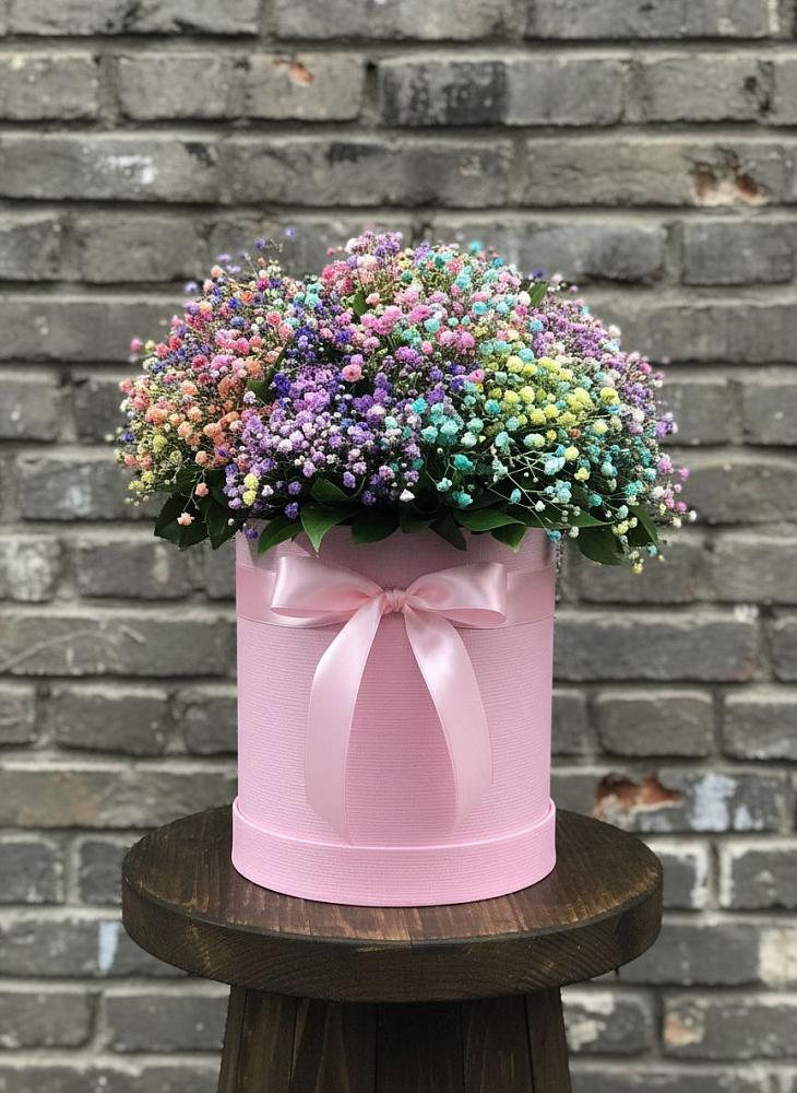 Цветочная композиция из Гипсофила и Розы в шляпной коробке в Каскара