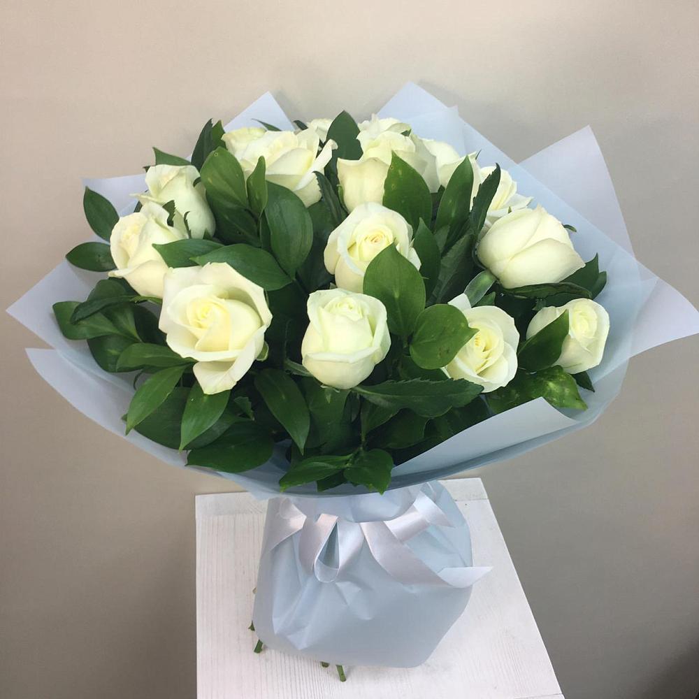 Букет 15 Белых роз Проуд в Каскара