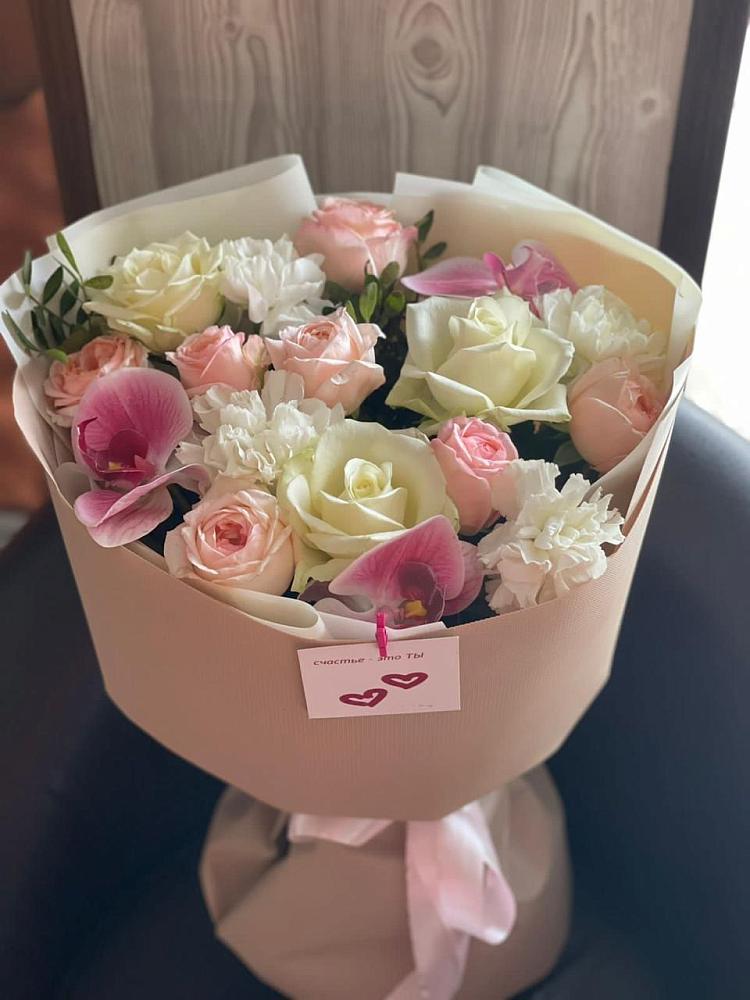 Букет цветов из: Орхидеи, Розы и Гвоздики в Каскара