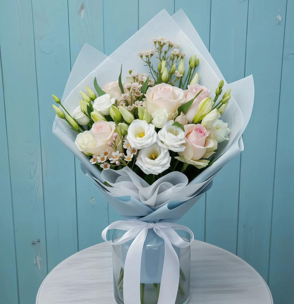 Букет цветов из: Розы и Лизиантусы в Каскара