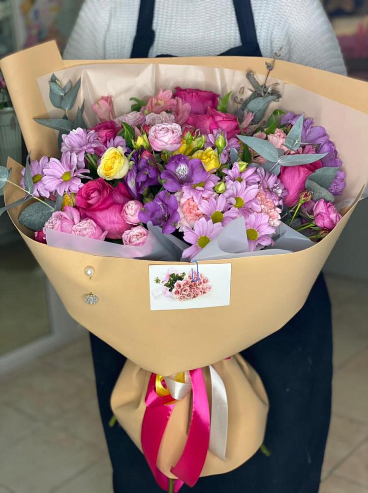 Букет цветов из: Хризантемы, Гвоздики и Альстромерии в Каскара