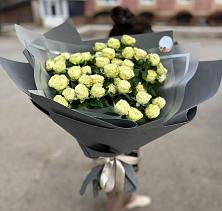 Букет Белые кустовые розы Солинеро в Каскара