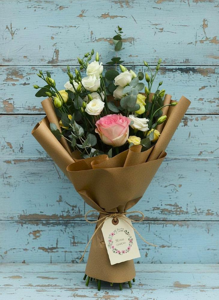 Букет цветов из: Розы и Лизиантусы в Каскара