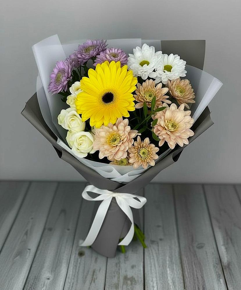 Букет цветов из: Розы, Герберы и Хризантемы в Каскара