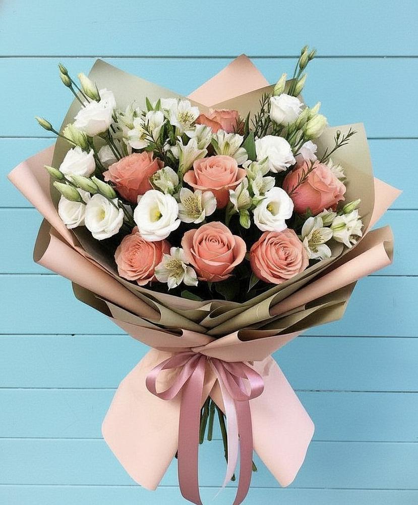 Букет цветов из: Розы, Альстромерии и Лизиантусы в Каскара