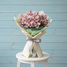 Букет цветов из:  Орхидеи и Розы в Каскара