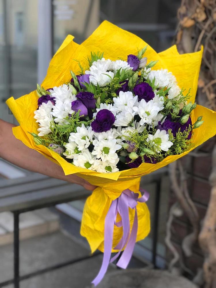 Букет цветов из: Ирисы, Хризантемы и Ромашки в Каскара