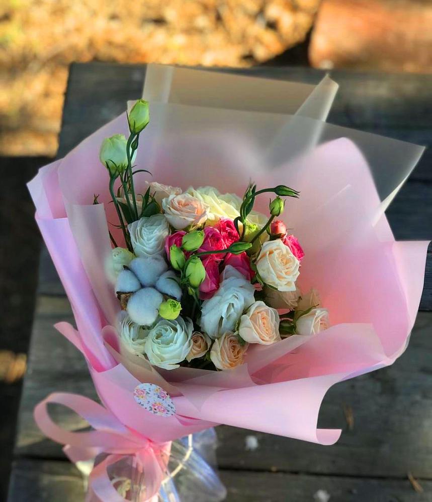 Букет цветов из: Розы и Лизиантусы в Каскара