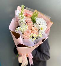 Букет цветов из:  Хризантемы и Розы в Каскара