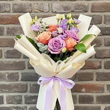 Букет цветов из:  Лизиантусы и Розы в Каскара