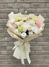 Букет цветов из:  Гвоздики, Розы, Лизиантусы и Хризантемы #REPLACE_PRED# Каскара