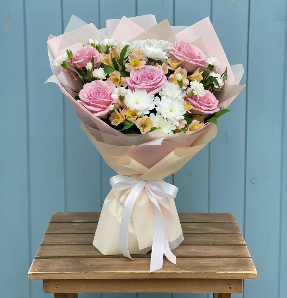 Букет цветов из: Гвоздики, Орхидеи и Розы в Каскара