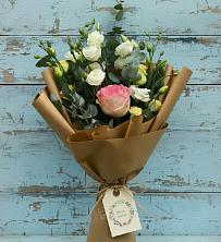 Букет цветов из:  Розы и Лизиантусы в Каскара