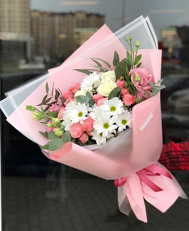 Букет цветов из: Розы, Лизиантусы и Хризантемы в Каскара