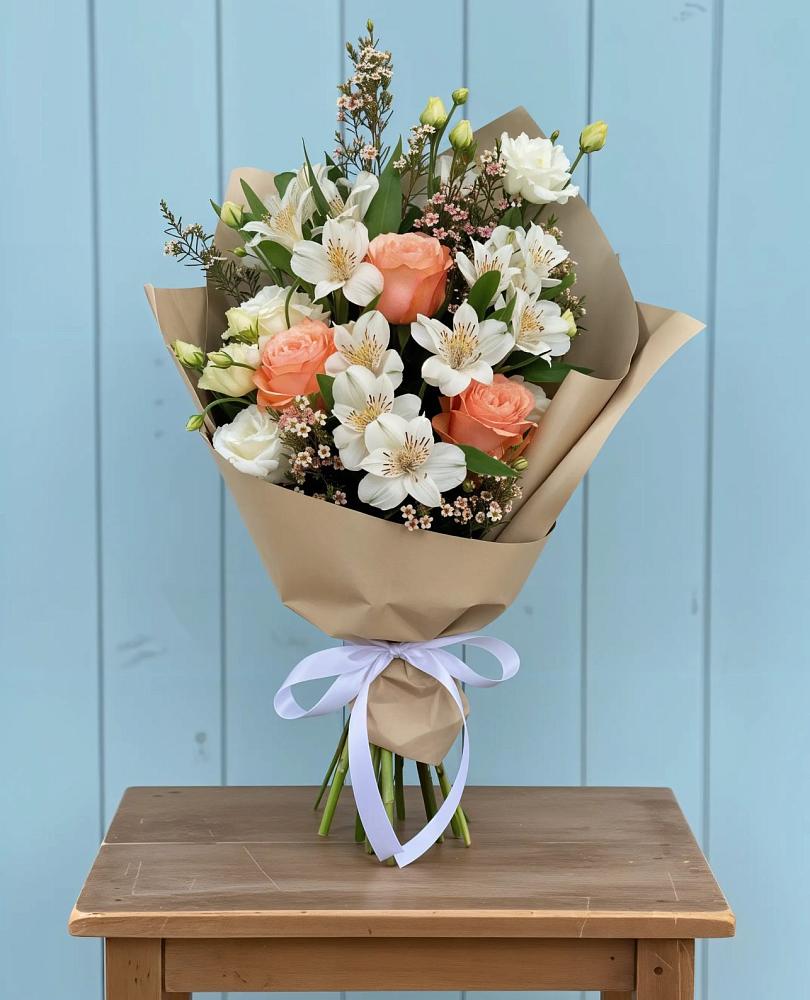 Букет цветов из: Альстромерии, Лизиантусы, Розы и Хризантемы в Каскара