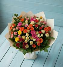 Букет Микс из разноцветных кустовых роз в Каскара
