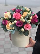 Цветочная композиция из Розы в шляпной коробке в Каскара